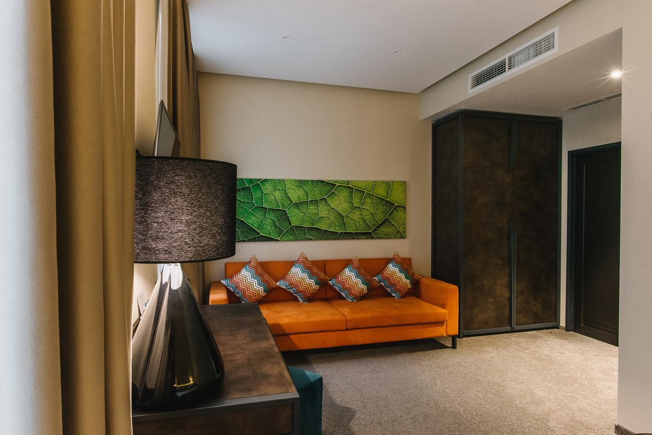 Noble Boutique Hotel Lutsʼk Exterior foto
